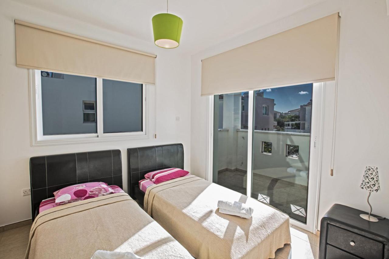 Avra Villas Paralimni Buitenkant foto